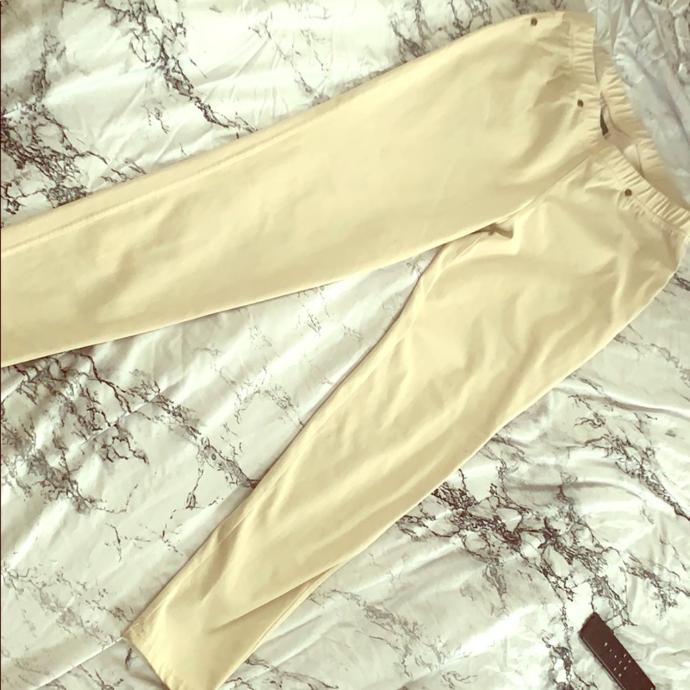 New without tags Jegging pants tan SIZE medium